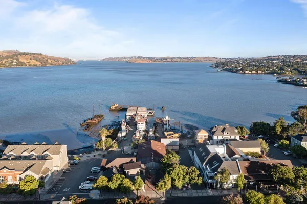 $1,700,000 | 106 West J Street, Benicia, CA 94510