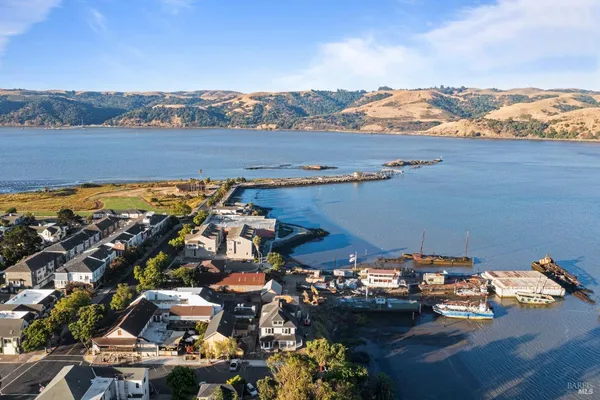 $1,700,000 | 106 West J Street, Benicia, CA 94510