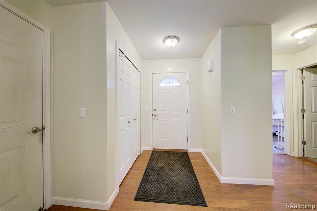48107 Hanford Road Canton, MI 48187 - Photo 4 of 60