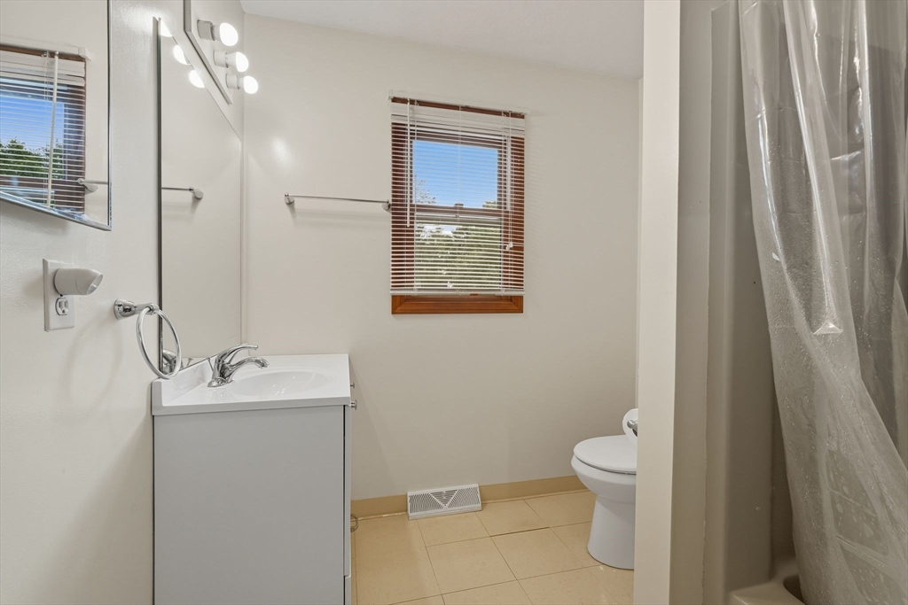 14-16 Gold Street Springfield, MA 01107 - Photo 14 of 33 Gallery Image 14