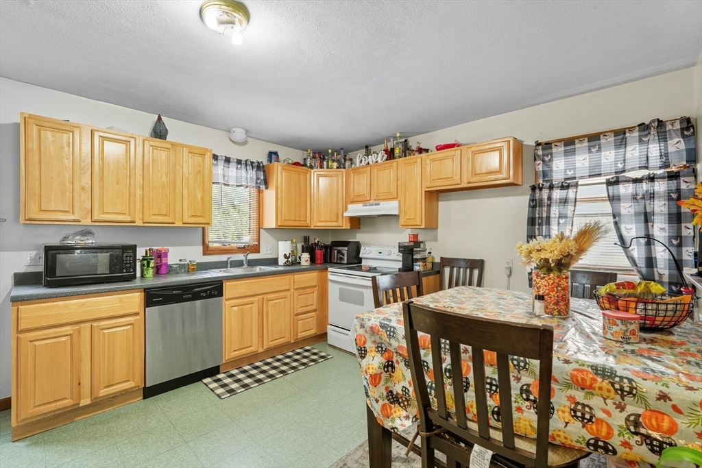 14-16 Gold Street Springfield, MA 01107 - Photo 20 of 33 Gallery Image 20