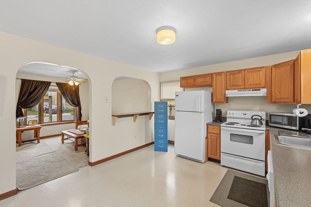 14-16 Gold Street Springfield, MA 01107 - Photo 7 of 33 Gallery Image 7