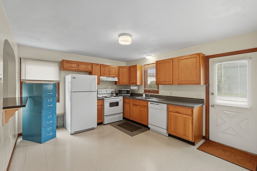 14-16 Gold Street Springfield, MA 01107 - Photo 8 of 33 Gallery Image 8