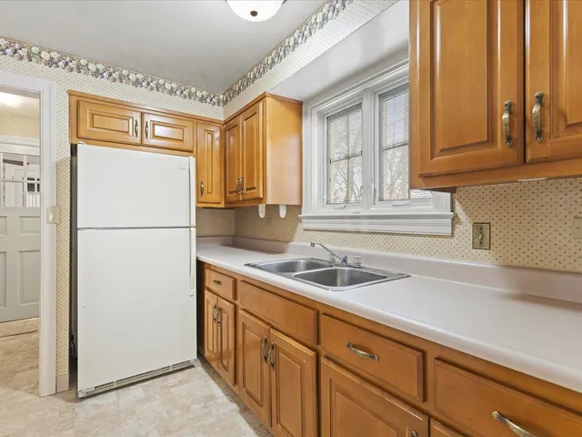 $214,900 | 2433 Oxford Street, Rockford, IL 61103