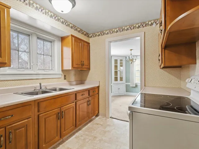 $214,900 | 2433 Oxford Street, Rockford, IL 61103