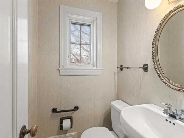 $214,900 | 2433 Oxford Street, Rockford, IL 61103