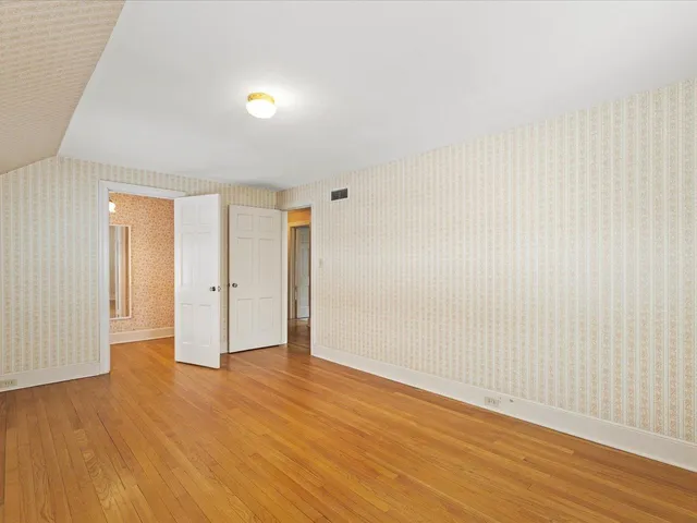 $214,900 | 2433 Oxford Street, Rockford, IL 61103