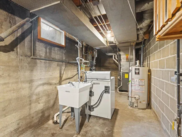 $214,900 | 2433 Oxford Street, Rockford, IL 61103