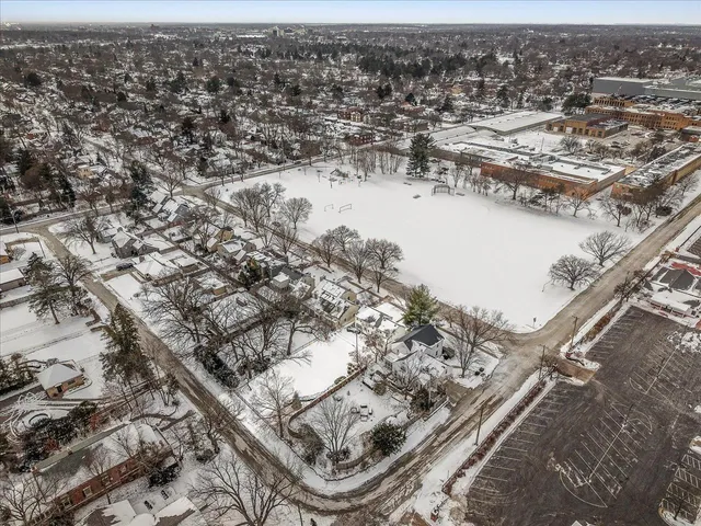 $214,900 | 2433 Oxford Street, Rockford, IL 61103