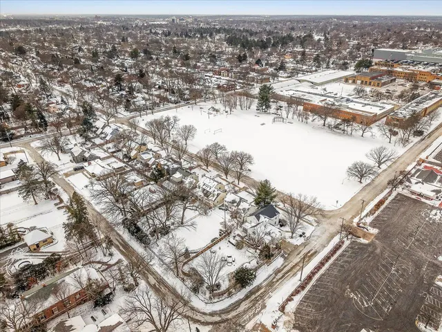 $214,900 | 2433 Oxford Street, Rockford, IL 61103