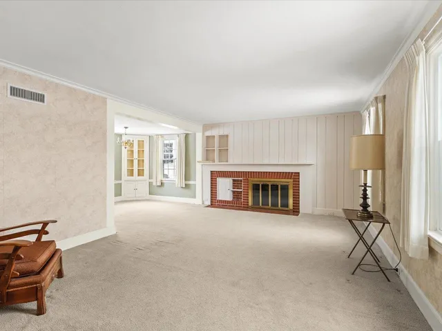 $214,900 | 2433 Oxford Street, Rockford, IL 61103