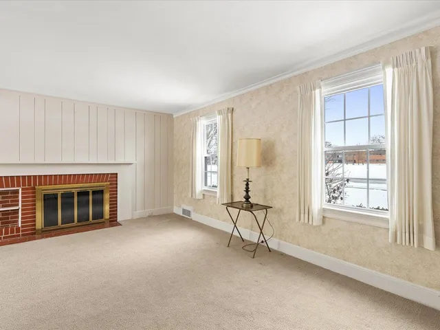 $214,900 | 2433 Oxford Street, Rockford, IL 61103