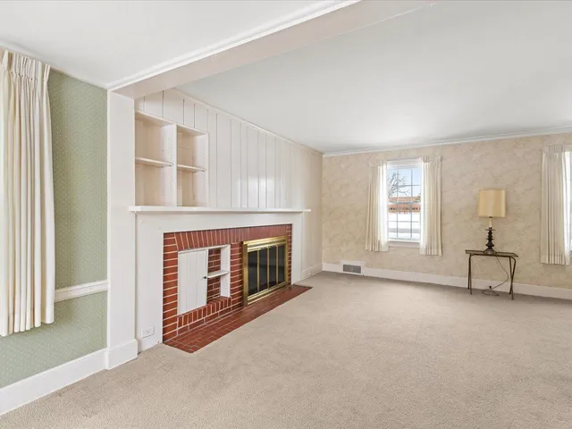 $214,900 | 2433 Oxford Street, Rockford, IL 61103