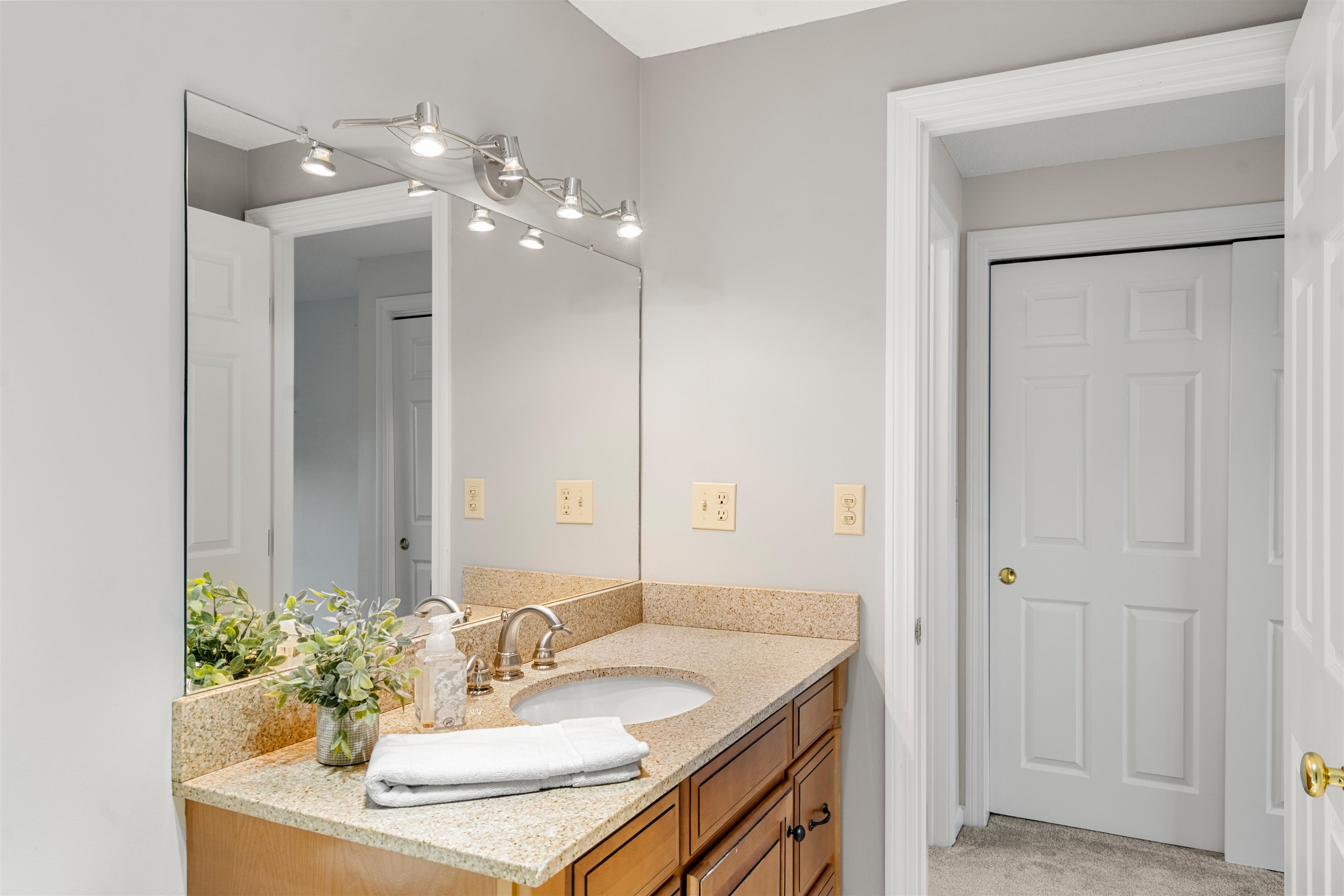 33 Walden Pond Drive Nashua, NH 03064 - Photo 31 of 38