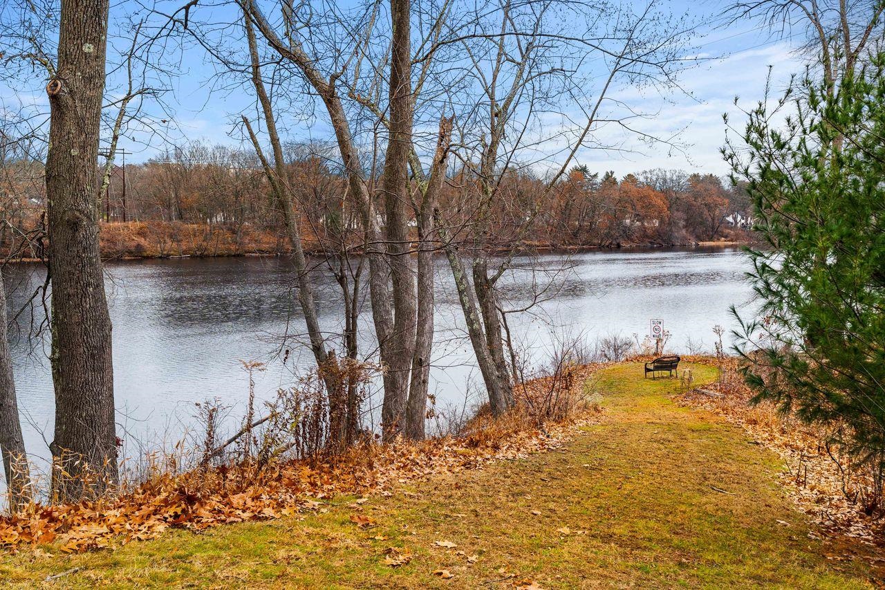 33 Walden Pond Drive Nashua, NH 03064 - Photo 4 of 38