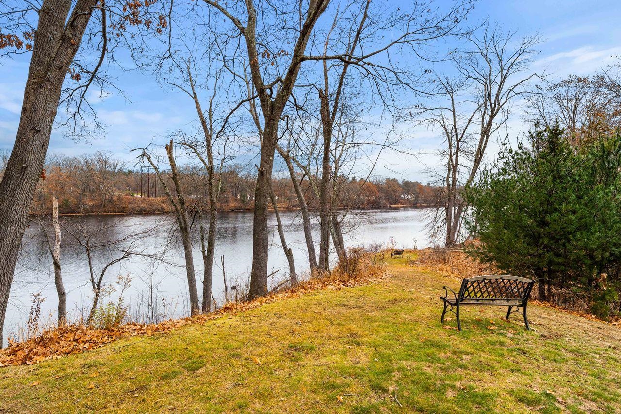 33 Walden Pond Drive Nashua, NH 03064 - Photo 5 of 38