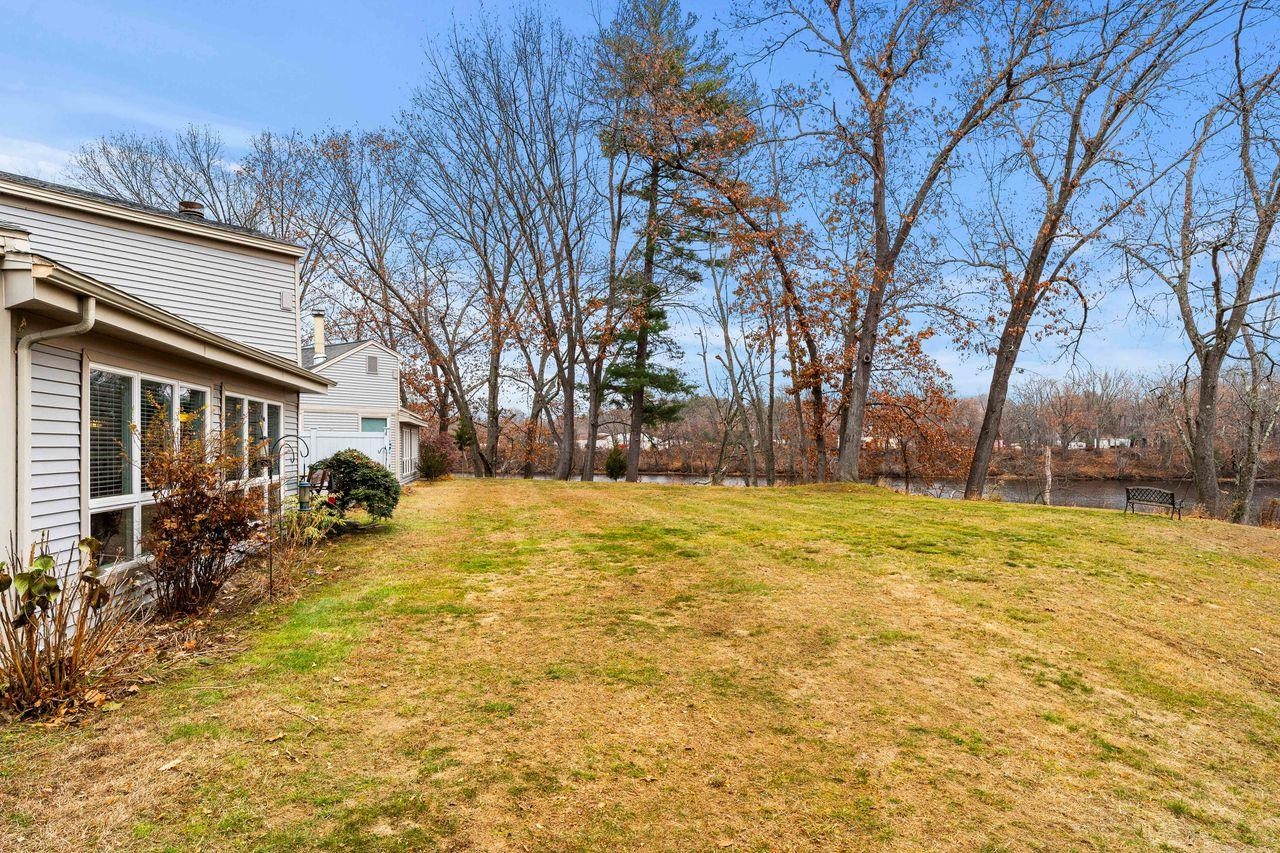 33 Walden Pond Drive Nashua, NH 03064 - Photo 6 of 38