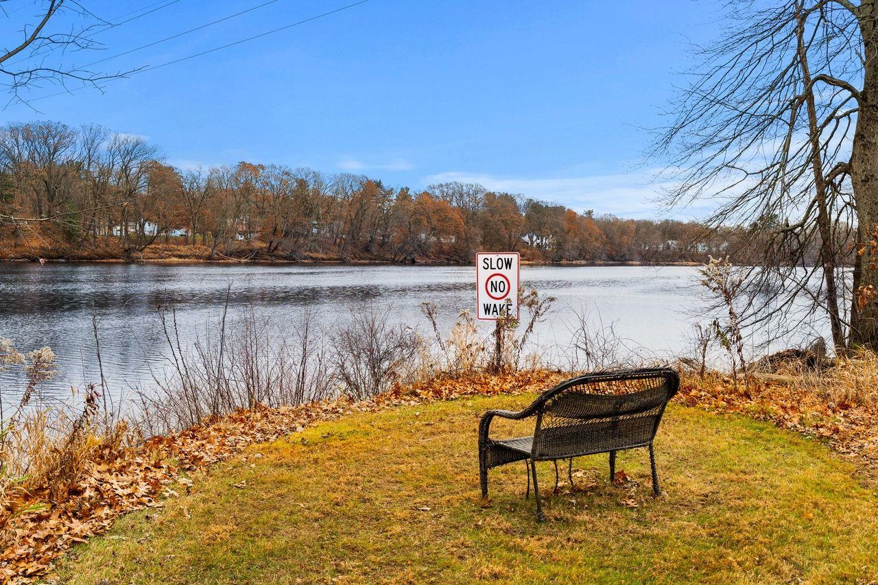33 Walden Pond Drive Nashua, NH 03064 - Photo 7 of 38