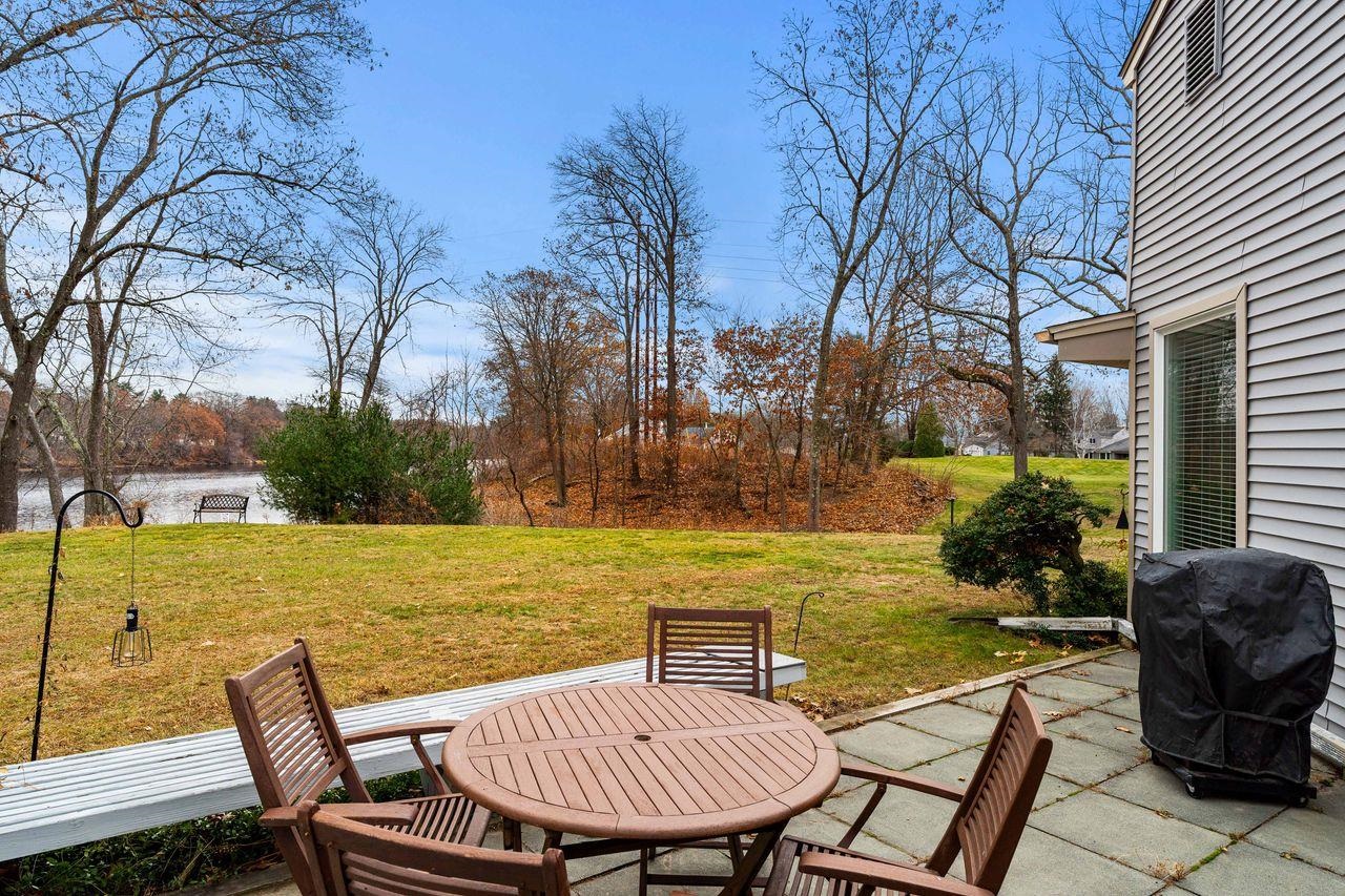 33 Walden Pond Drive Nashua, NH 03064 - Photo 8 of 38