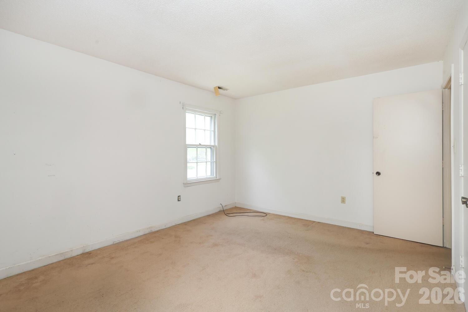 2000 Lawton Bluff Road Charlotte, NC 28226 - Photo 20 of 40 an empty room with windows
