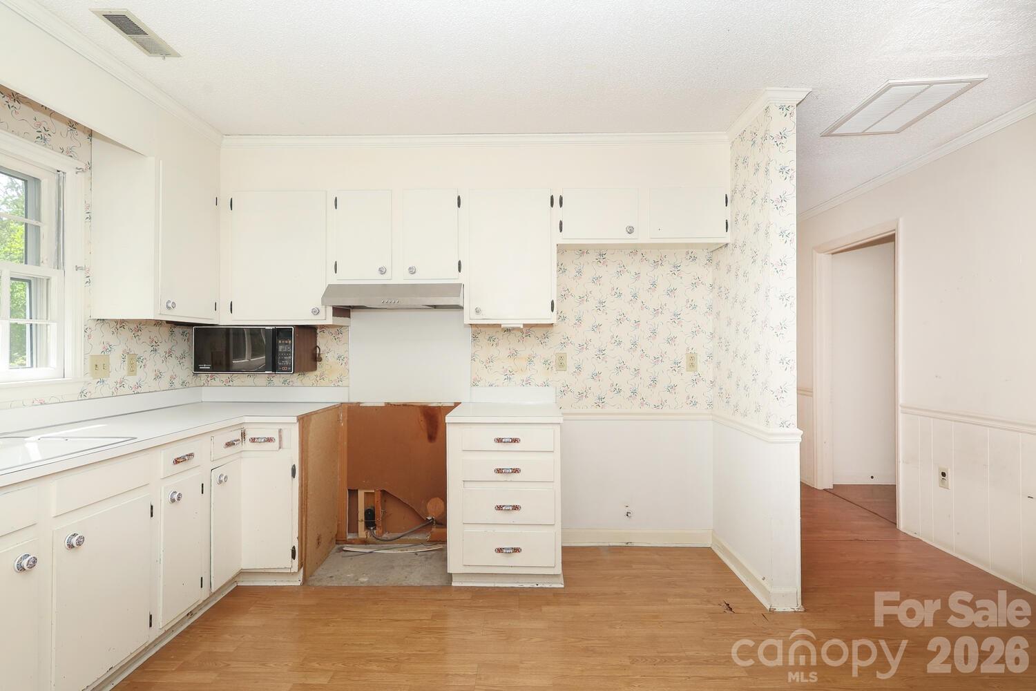 2000 Lawton Bluff Road Charlotte, NC 28226 - Photo 10 of 40 a kitchen with cabinets appliances and a counter space