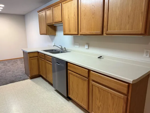 $1,800 | 5187 207th Street North, Forest Lake, MN 55025