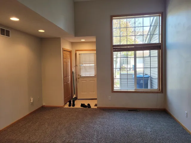 $1,800 | 5187 207th Street North, Forest Lake, MN 55025