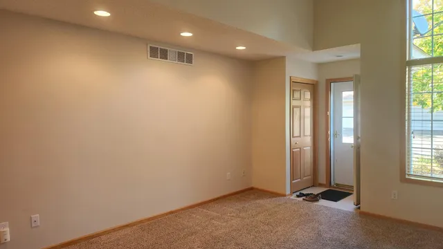 $1,800 | 5187 207th Street North, Forest Lake, MN 55025