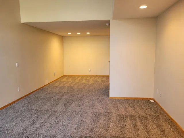 $1,800 | 5187 207th Street North, Forest Lake, MN 55025