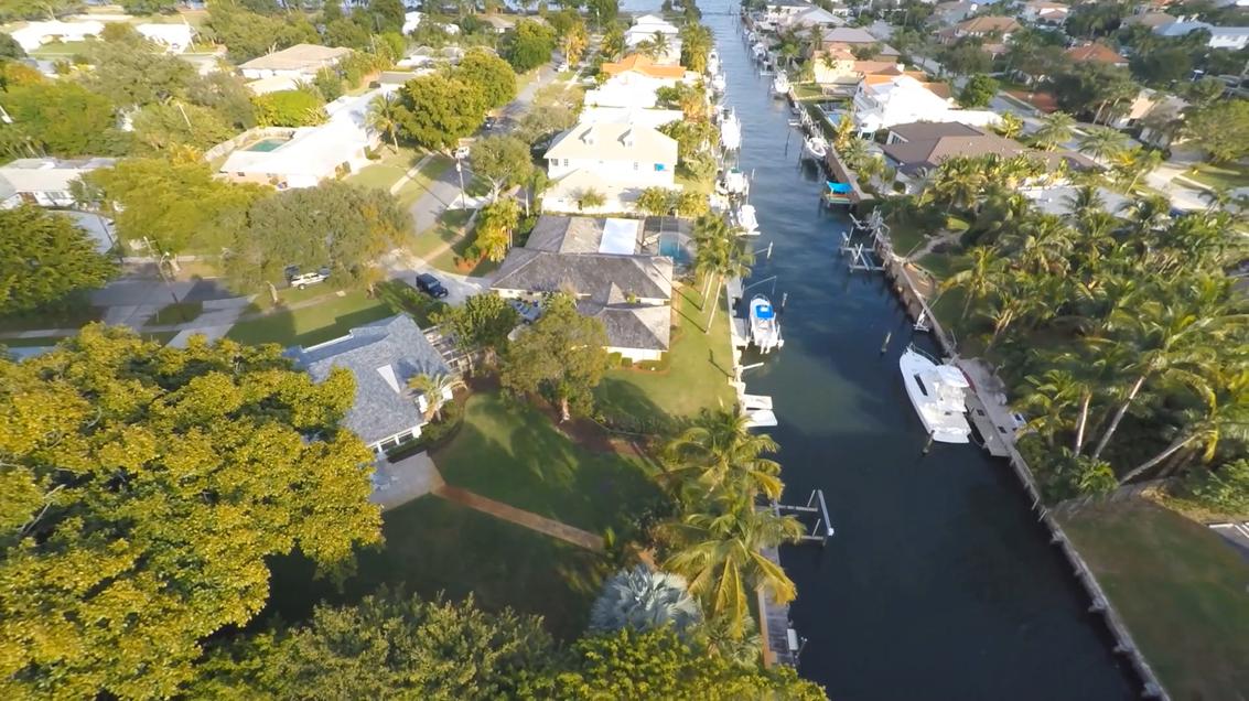 625 Atlantic Road North Palm Beach, FL 33408 - Photo 14 of 28 a picture of flowers in middle of garden