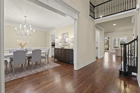 a view of livingroom and hardwood floor