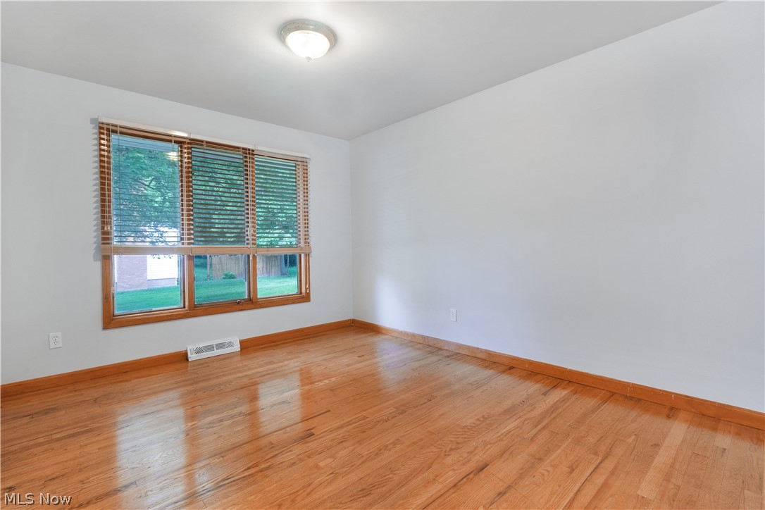 4749 Edenwood Road Cleveland, OH 44121 - Photo 28 of 35 Gallery Image 28