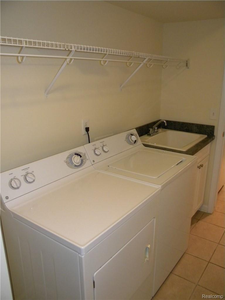 3585 Oakmonte Boulevard, Unit 58 Rochester, MI 48306 - Photo 32 of 43 DSCN9614.JPG