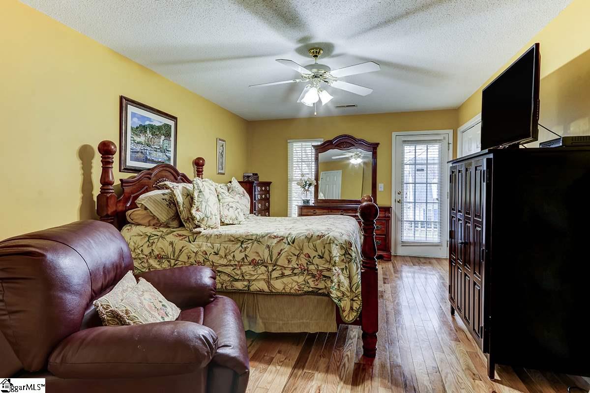 324 Springfield Circle Easley, SC 29642 - Photo 3 of 24 Gallery Image 3