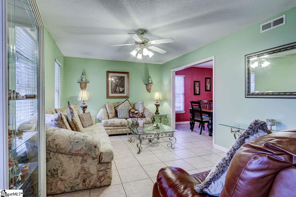 324 Springfield Circle Easley, SC 29642 - Photo 4 of 24 Gallery Image 4