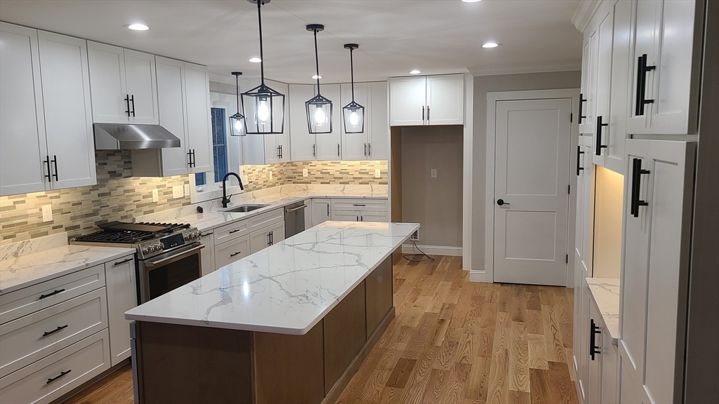 15 Longwood Road Reading, MA 01867 - Photo 3 of 15 Gallery Image 3