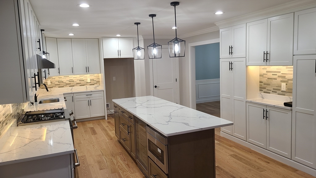 15 Longwood Road Reading, MA 01867 - Photo 4 of 15 Gallery Image 4