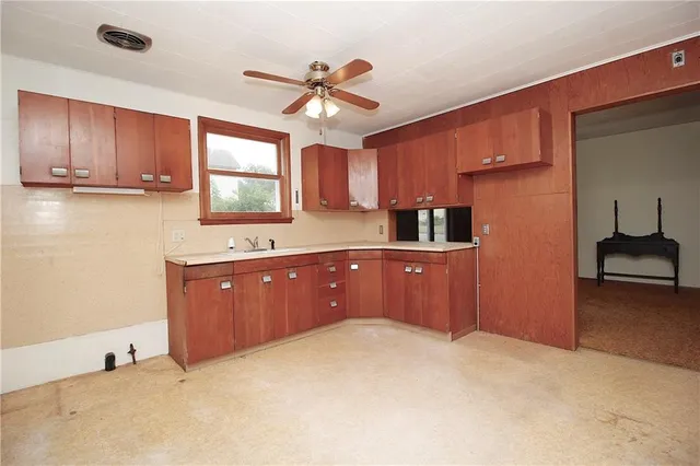 $61,600 | 804 North Washington Avenue, Iola, KS 66749