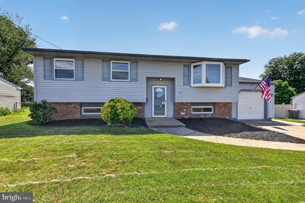 $395,000 | 211 Hobart Drive, Clementon, NJ 08021