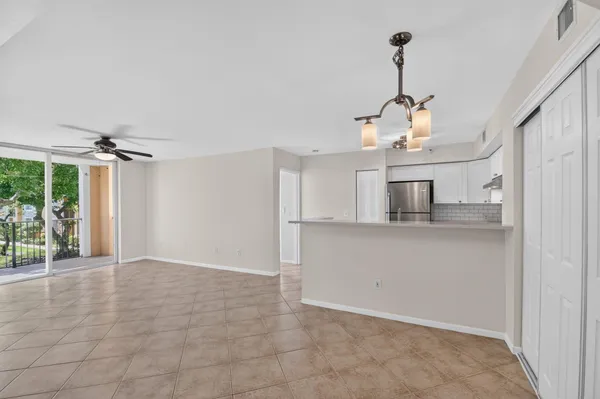 $2,150 | 107 Yacht Club Way, Unit 208, Hypoluxo, FL 33462