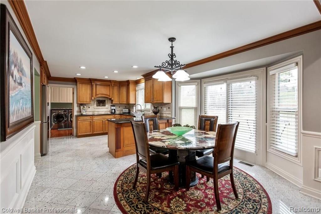 548 Rolling Green Circle Rochester Hills, MI 48309 - Photo 9 of 65