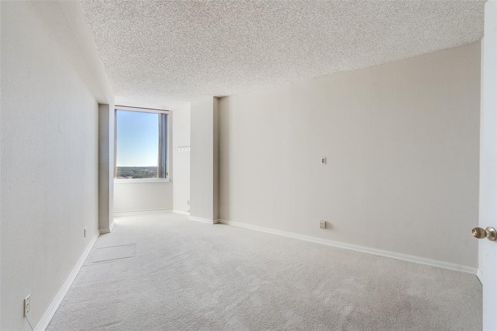 5200 Keller Springs Road, Unit 820 Dallas, TX 75248 - Photo 22 of 40 a view of an empty room and a bathroom