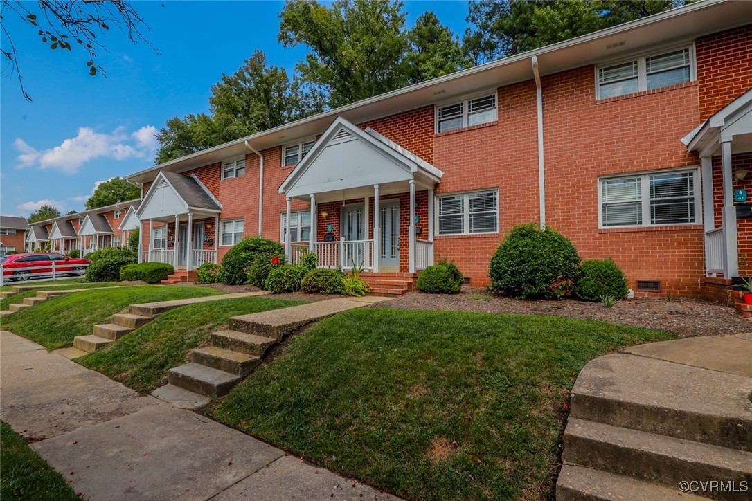 3109 North Parham Road, Unit 40 Henrico, VA 23294 - Photo 1 of 40 a front view of a house with a yard