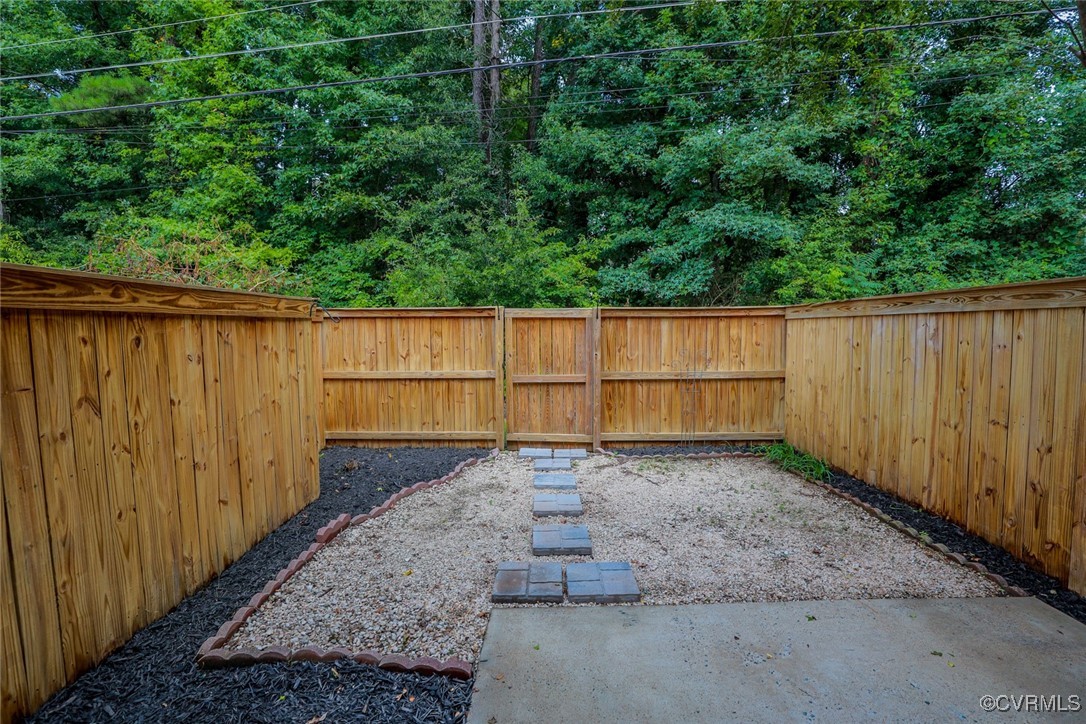 3109 North Parham Road, Unit 40 Henrico, VA 23294 - Photo 34 of 40 a view of a backyard with pathway