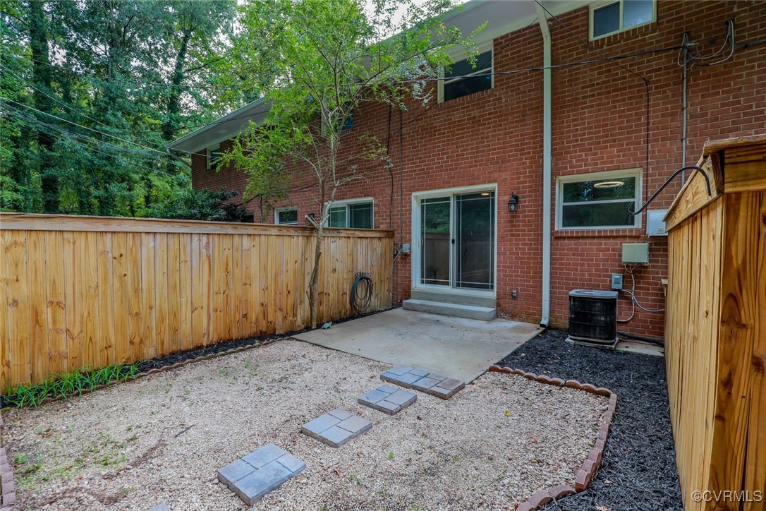 3109 North Parham Road, Unit 40 Henrico, VA 23294 - Photo 36 of 40 a view of a backyard with pathway