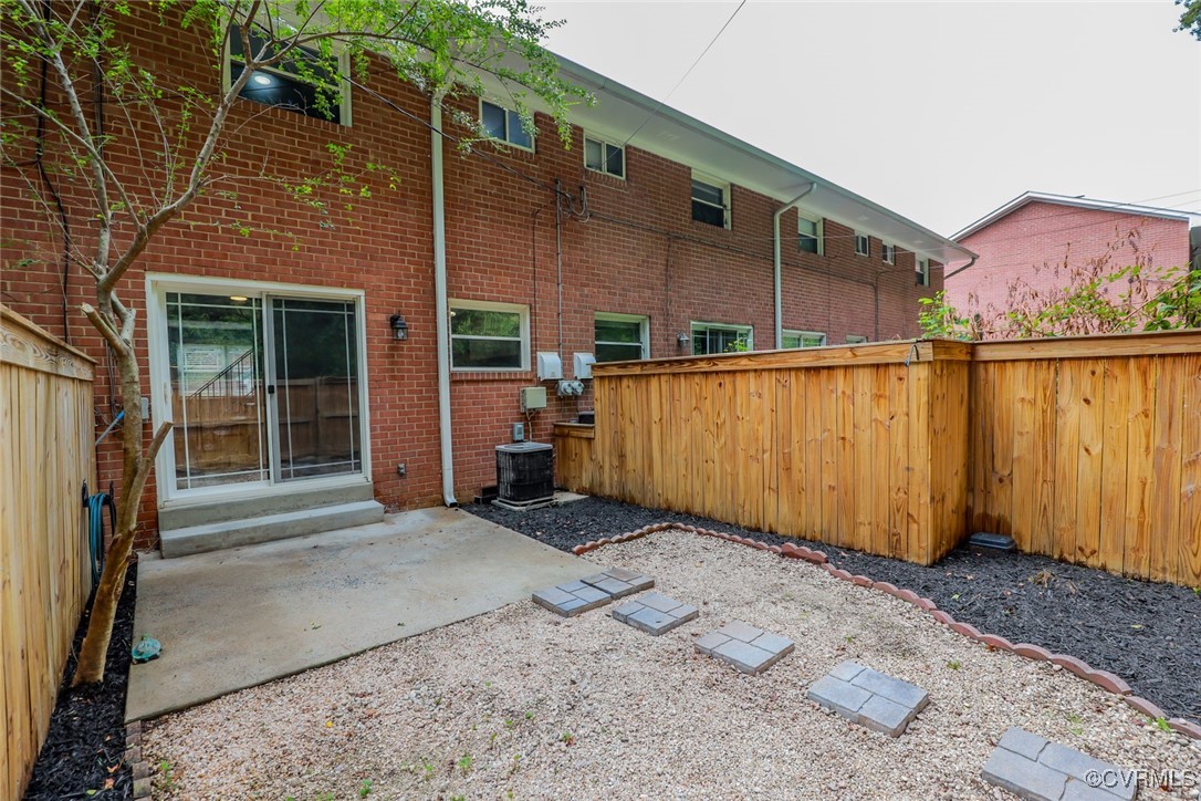 3109 North Parham Road, Unit 40 Henrico, VA 23294 - Photo 38 of 40 a view of a house with backyard and wooden fence
