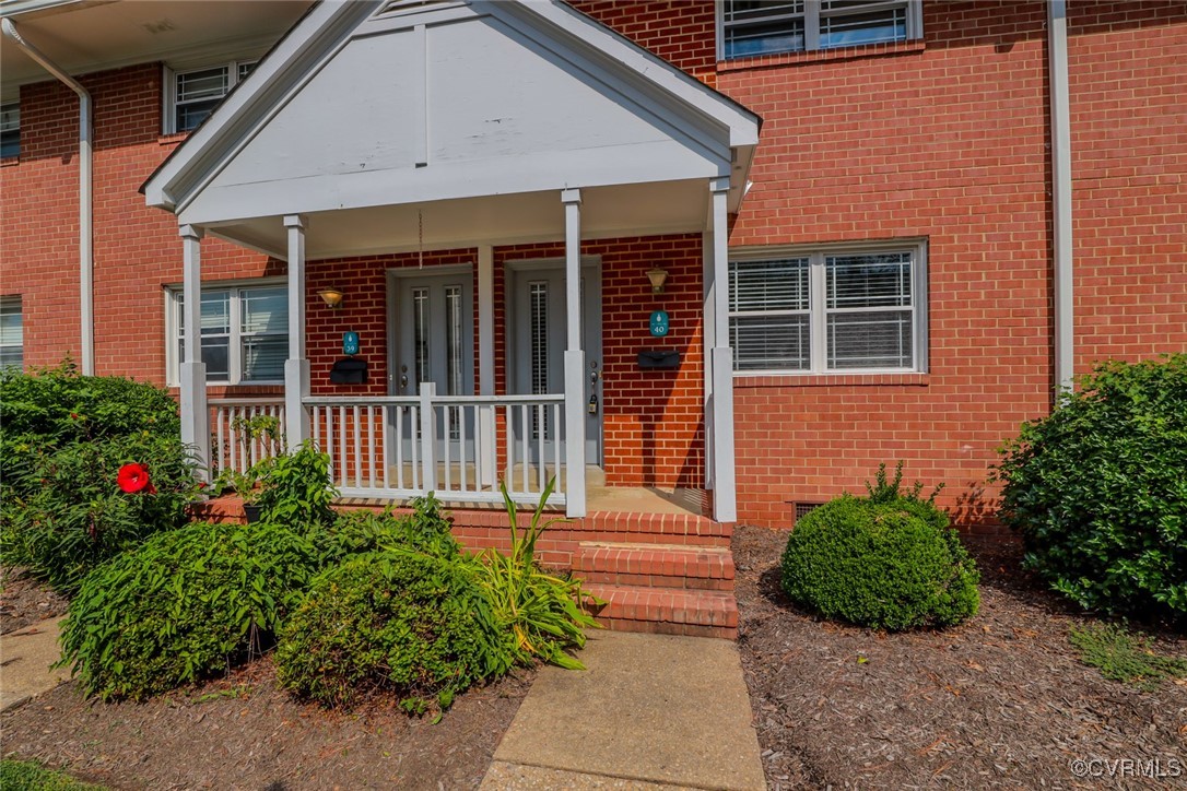 3109 North Parham Road, Unit 40 Henrico, VA 23294 - Photo 4 of 40 a front view of a house with garden