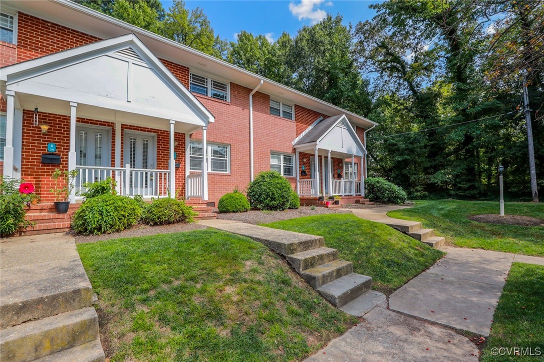 3109 North Parham Road, Unit 40 Henrico, VA 23294 - Photo 8 of 40 a view of a yard in front of house