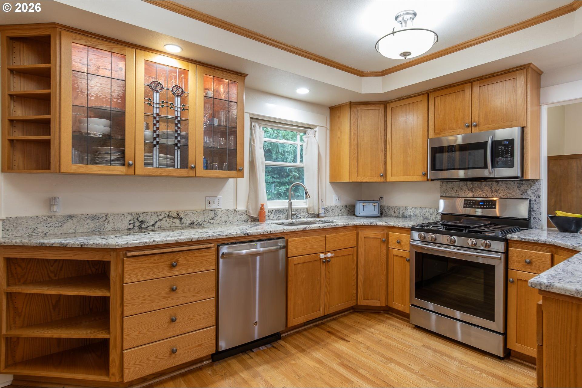 325 West Riverside Drive Roseburg, OR 97470 - Photo 14 of 48 Kitchen