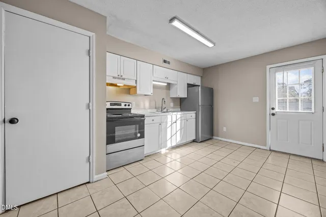 $1,200,000 | 2821 Club Plaza Road, Raleigh, NC 27603